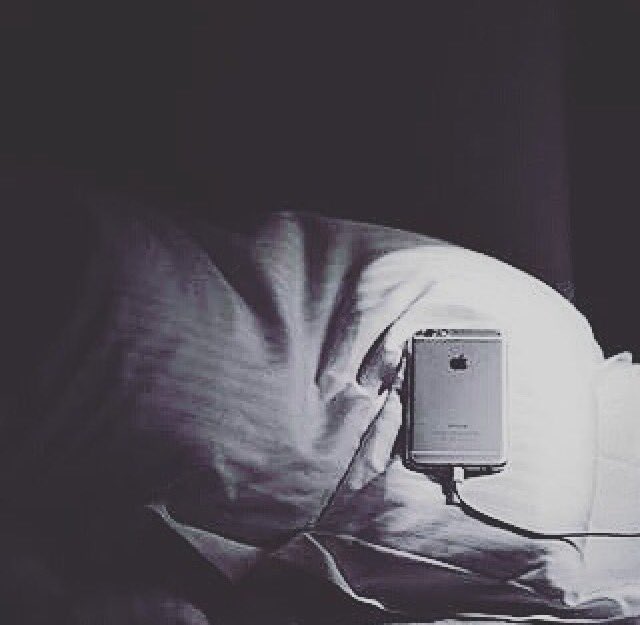 mshal501's tweet image. ربمآ ننسآقُ خلفِ دوآمةِ آلمشآعرُ آلعميآء .. !
وُ بعدِ آنَ نفيقُ ندٍركُ حجمَ آلتورط آلذىُ وَصلنآِ آليهِ