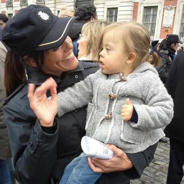 policia's tweet photo. ¡Siempre con los que más nos necesitan! Hoy felices por celebrar junto a María el #DiaMundialDelSindromeDeDown https://t.co/gi8QGmFBZC