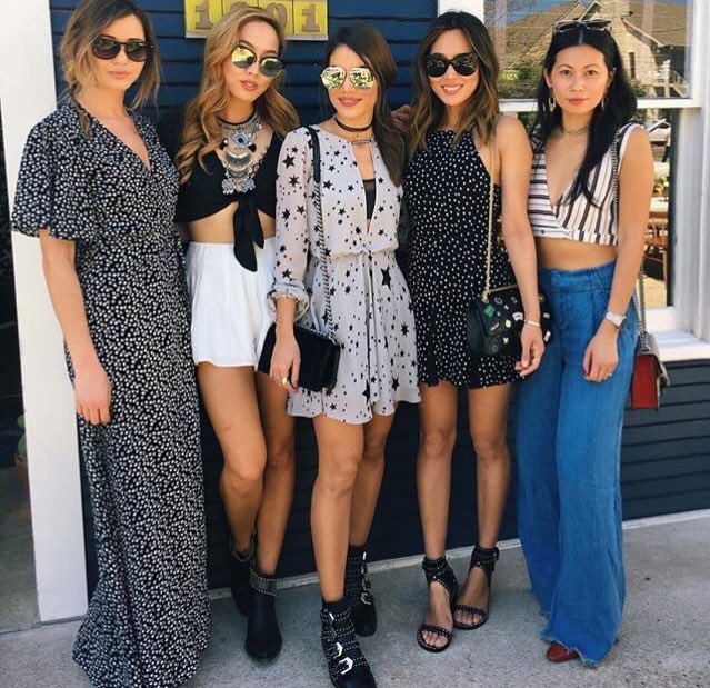 EleanorDiamonds's tweet image. Eleanor with friends today! 😘