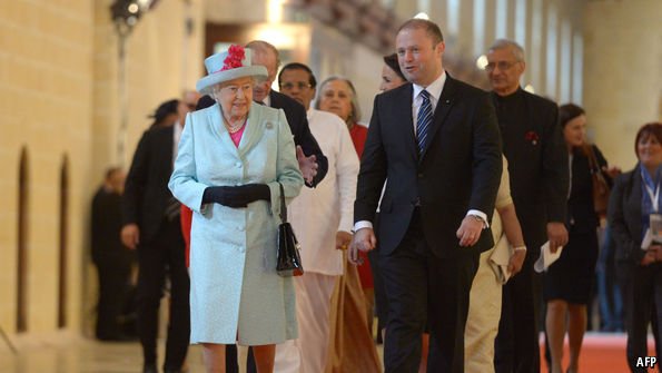 TheEconomist's tweet image. A quarter of Jamaicans thought Obama, not Queen Elizabeth, was the head of the Commonwealth econ.st/1YPVNfr