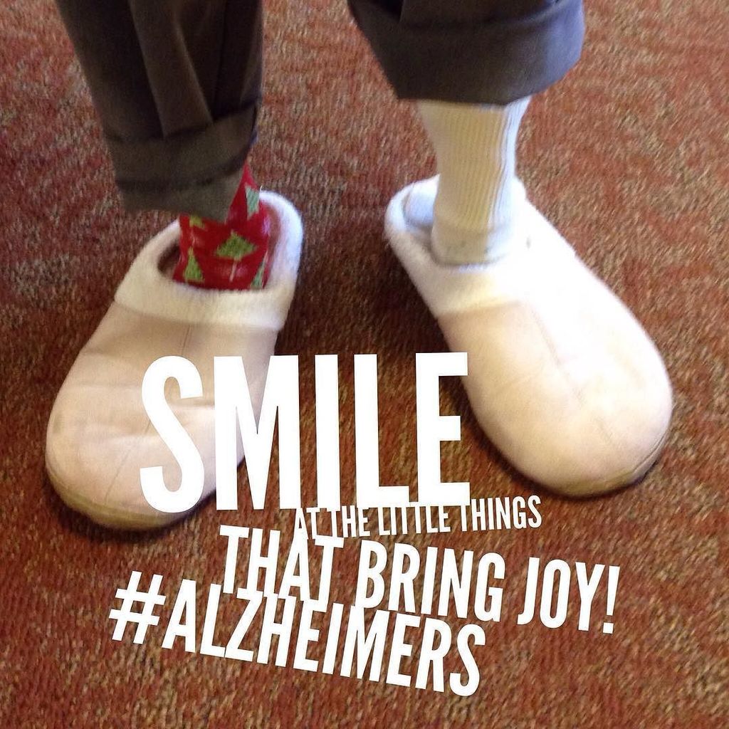 TheCaringTimes_'s tweet photo. Smile at the little things - like mismatched socks! #alz #Alzheimers #alzheimersawareness #dementia #support #careg… https://t.co/BfWwUbm9OC