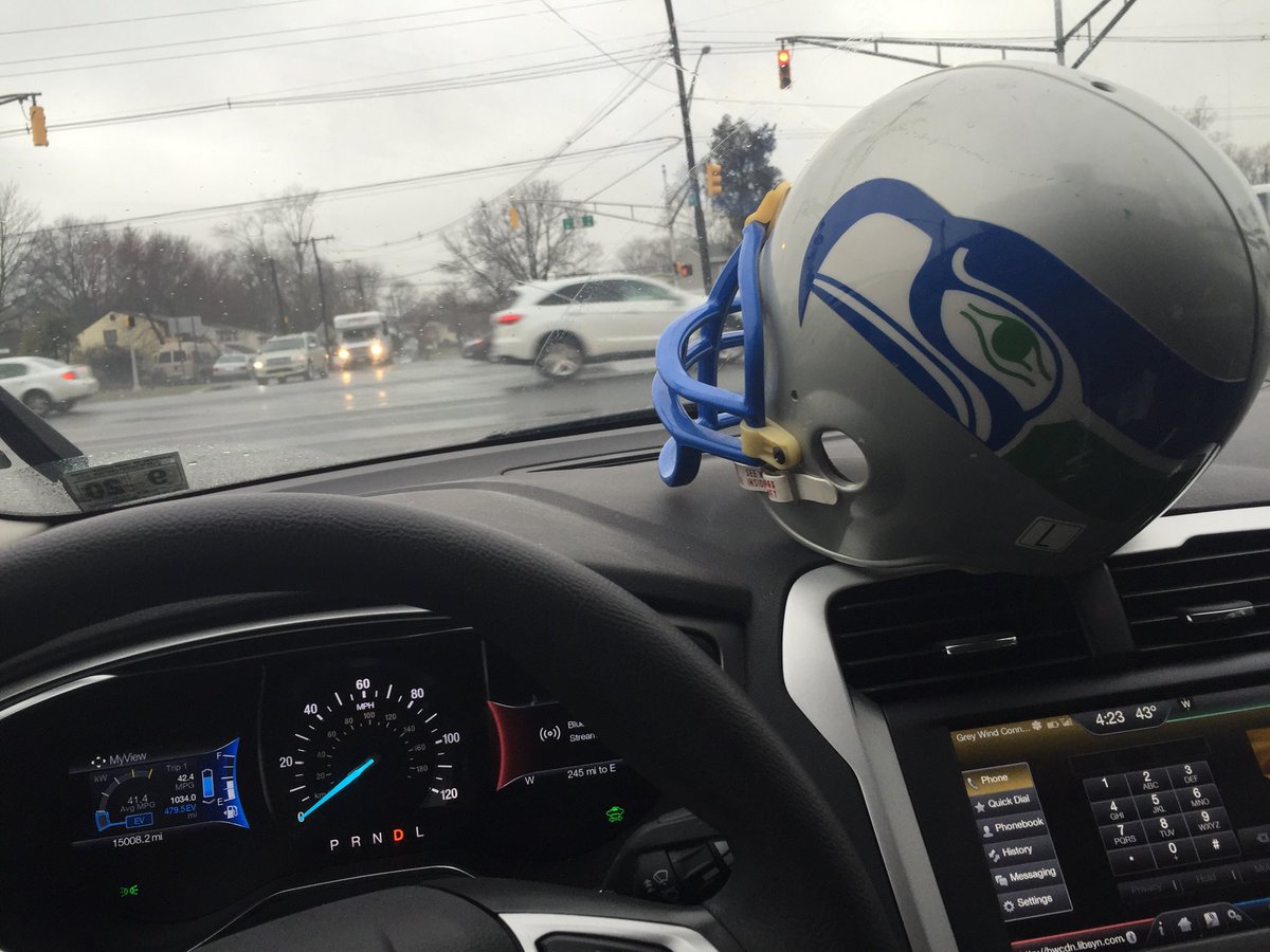 dattmonato's tweet photo. @SeaHawkersPod is this a good place to keep this sweet thrift store find??? https://t.co/47JqBAHdGY