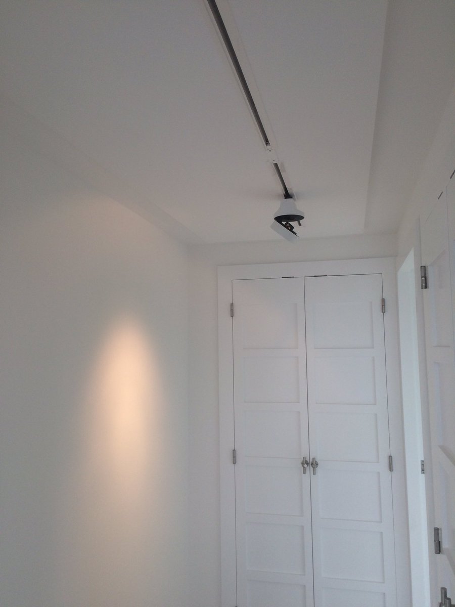 reinardslicht's tweet photo. 3 fase rail met #deltalight Tweeter. 3 fase rail ingebouwd in gipsplafond. #ledoplossing #draadloos #spelenmetlicht https://t.co/C91Lu0BJpM