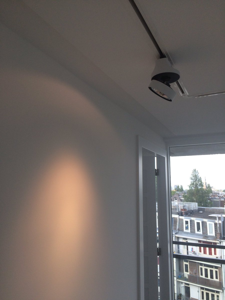 3 fase rail met #deltalight Tweeter. 3 fase rail ingebouwd in gipsplafond. #ledoplossing #draadloos #spelenmetlicht