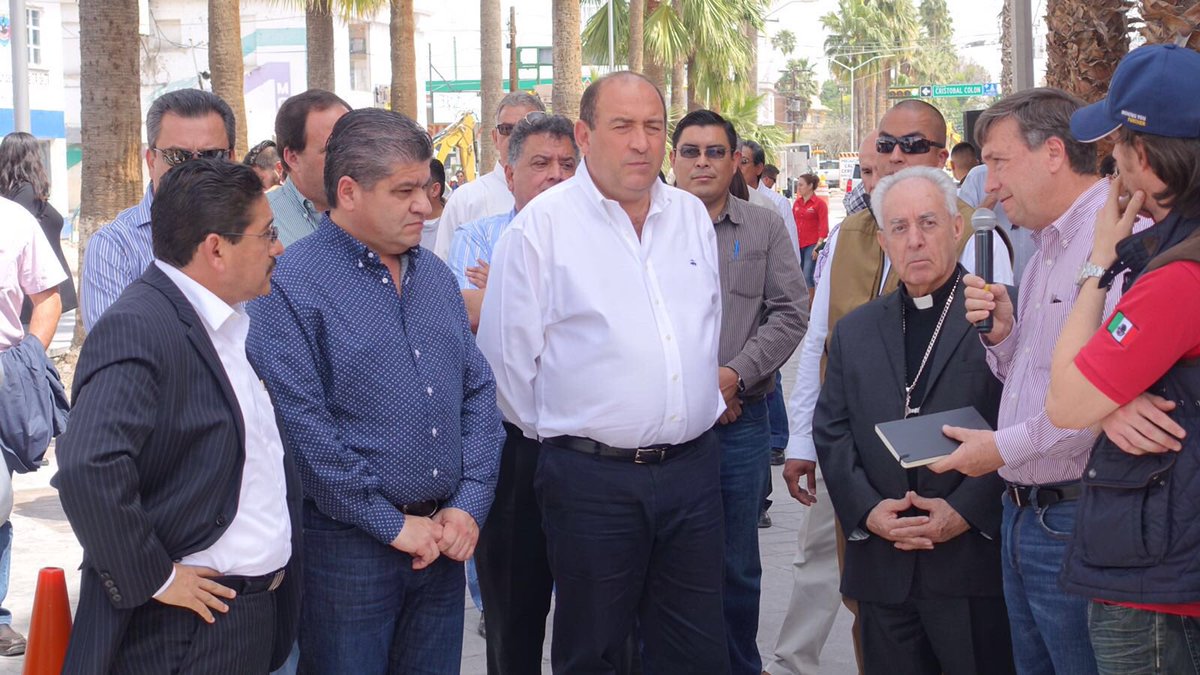 rubenmoreiravdz's tweet photo. En #Torreón con @mrikelme supervisando los avances de obra en el #PaseoMorelos https://t.co/NzTsrYzy8z