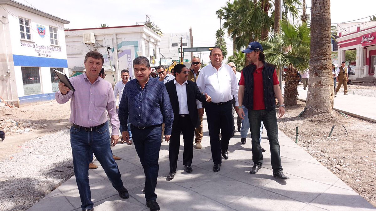 rubenmoreiravdz's tweet photo. En #Torreón con @mrikelme supervisando los avances de obra en el #PaseoMorelos https://t.co/NzTsrYzy8z