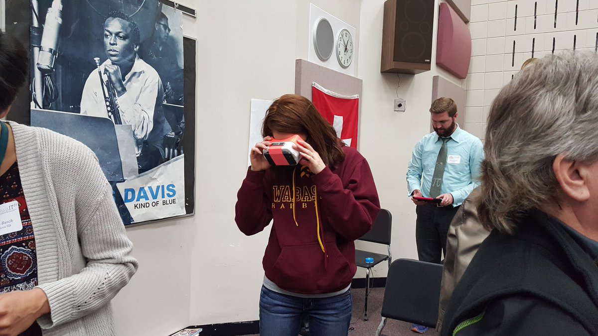 kdamm's tweet photo. Teachers having fun with the #iamcardboard @imcardboard #ItIt16 https://t.co/7BYgNsHtBa