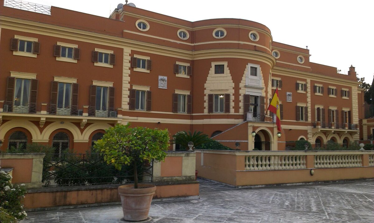 EmbEspItalia's tweet image. L'Ambasciatore Elorza incontra gli studenti spagnoli che partecipano al @WorldModelUN 2016 a Roma