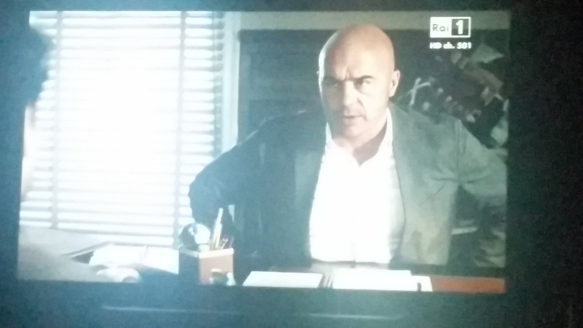 http_gaiam's tweet image. #ilcommissariomontalbano "Mirko caga tutti tranne a mia,un pò essere sta storia" @carlopalomar @MirkoTrovato00