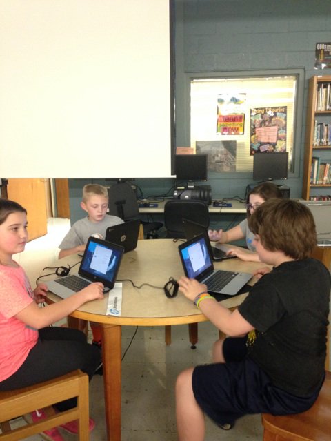 TechGoesHomeTN's tweet photo. Another program wrapped up with our partners at @nnhouse1924 and Soddy Daisy Middle School! #digitalequity https://t.co/4Hsp6r61vF