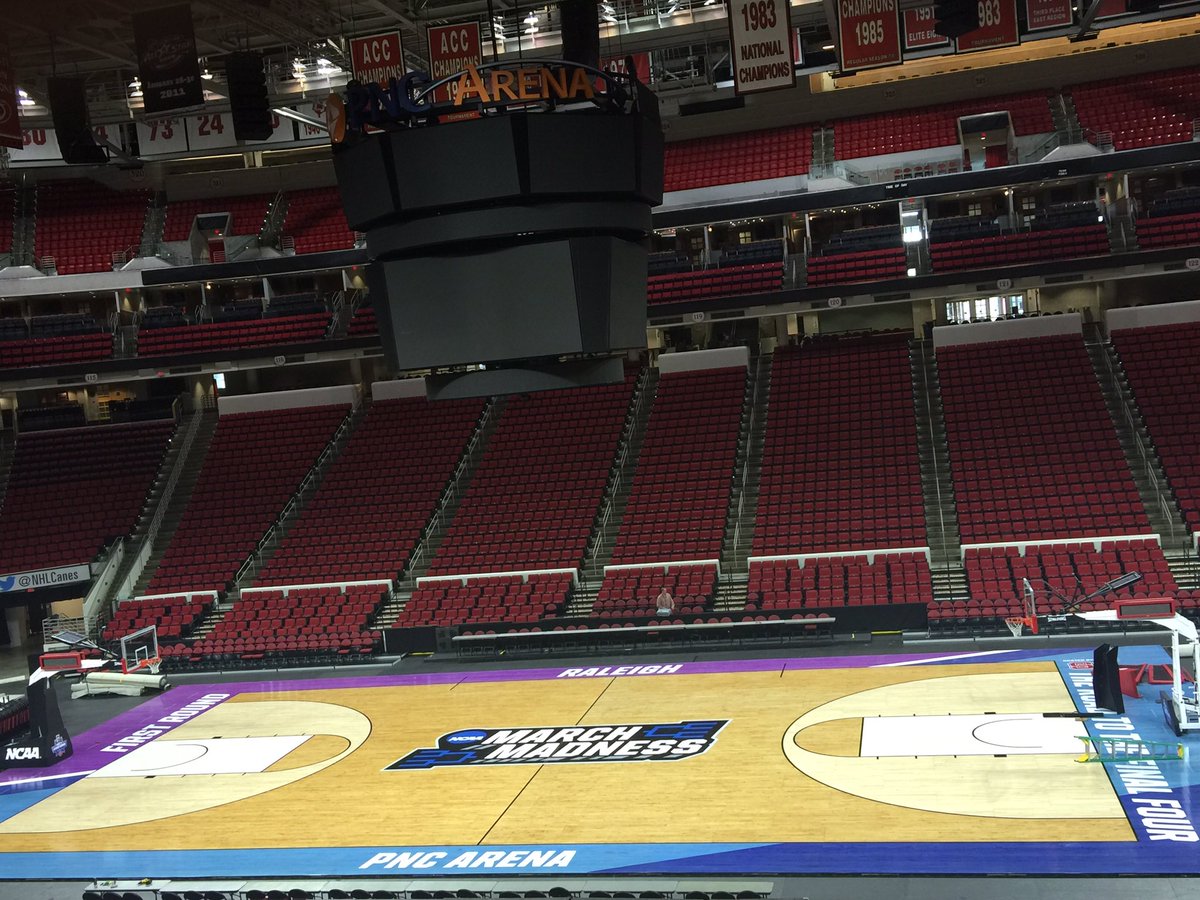 FoushTweets's tweet image. 24 hours ago there was a @garthbrooks stage here. Let the #MarchMadness commence!