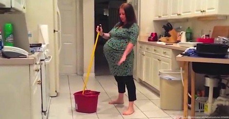 cujipynedagi's tweet photo. Husband Films Pregnant Wife In The Kitchen,THIS Happens! See here >>> https://t.co/tTtIKppLY1 https://t.co/Oo3PgpV11t