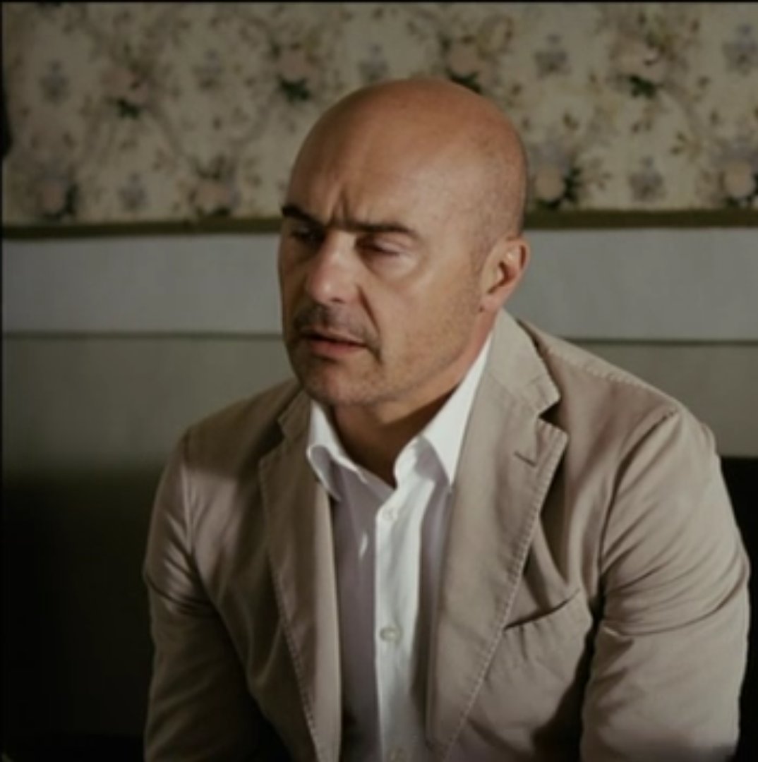 http_gaiam's tweet image. #ilcommissariomontalbano la mia faccia quando la prof parla e tu in testa hai solo Mirko  @MirkoTrovato00