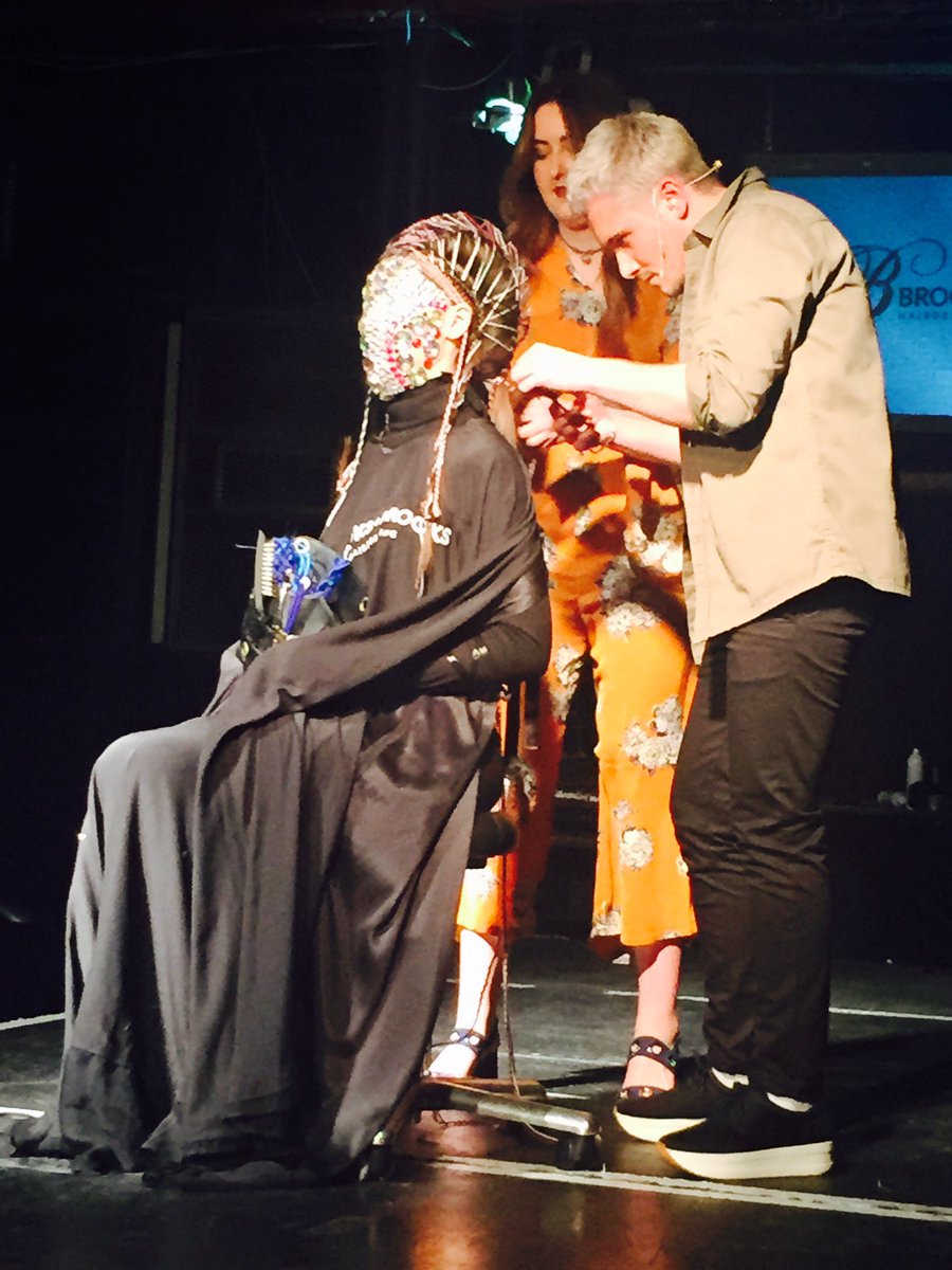 HJi_Mary's tweet photo. Onto the Avant Garde section @BrooksHair Unveiled evening with @lorealprouk https://t.co/VceMi6y0T1