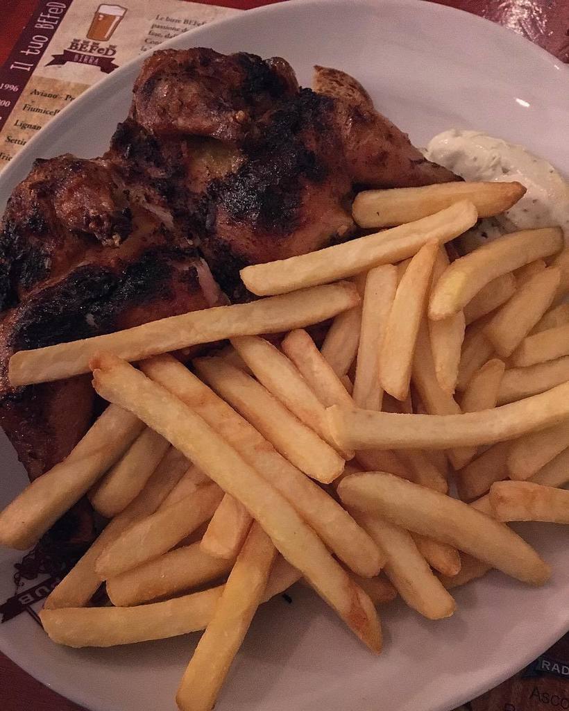 RichMeles's tweet photo. Ciccione inside! 🍗🍟 https://t.co/Rly7KtfmuM https://t.co/JPKW9Nqie6