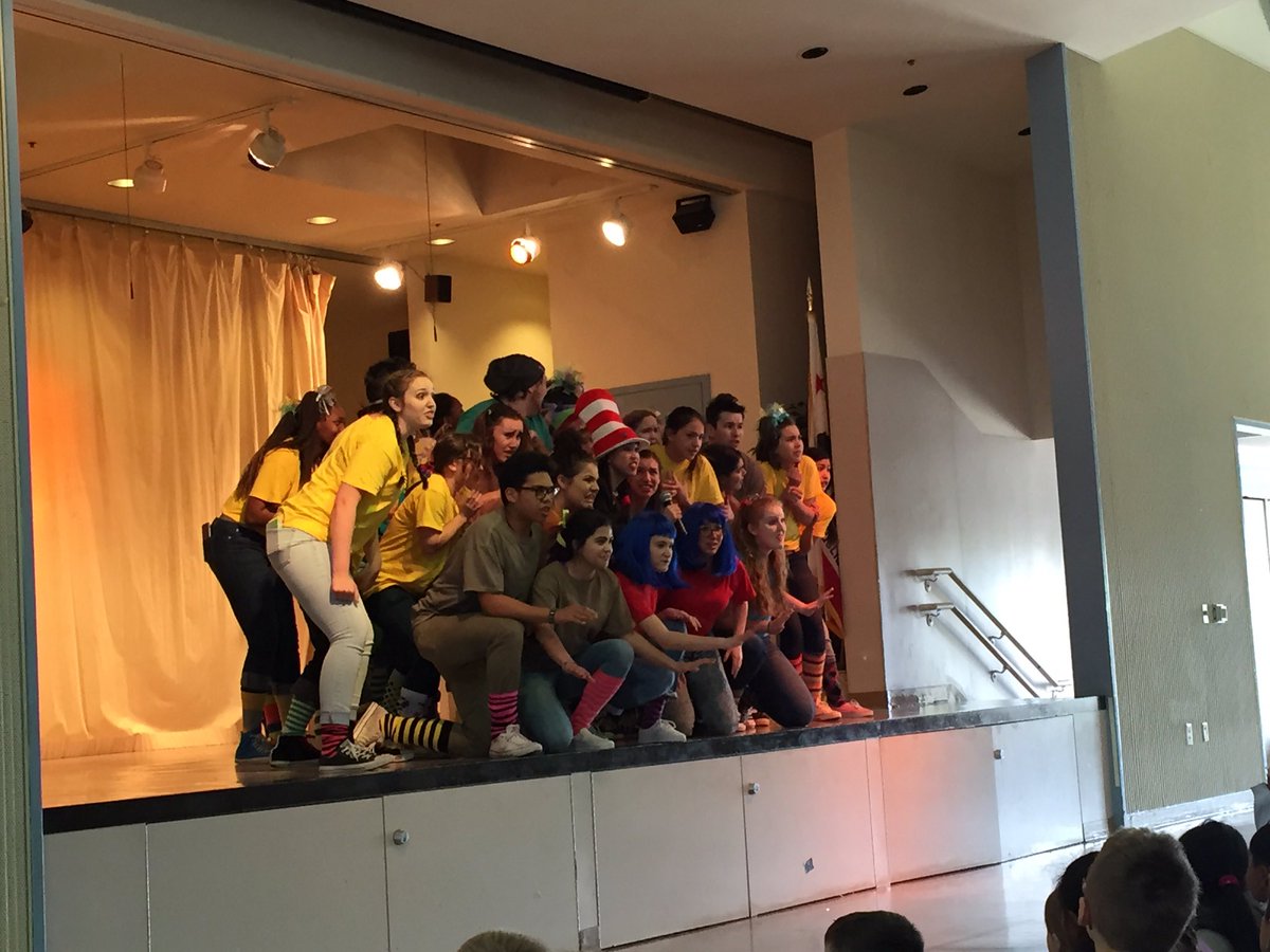 mtgrade2's tweet photo. @BeniciaHighBHS #Seussical The Musical performance for @Turnerdolphins https://t.co/8Tq91S3Tc5