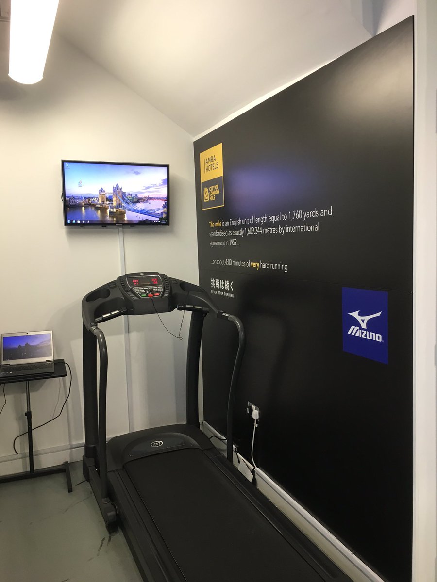 VPSignsGraphics's tweet photo. @MizunoRunningEU installed @RunningWorks #London #graphics #signag https://t.co/BIK4qEhi5C