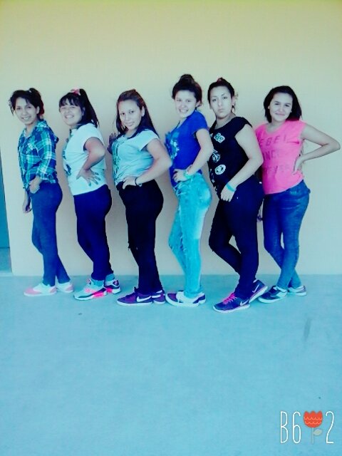 camiigonzaleza1's tweet photo. Hooy Con Mis Bonitaaas *-* @Chiara_Camargo #Jessi #Pipaaa β #Milii #Eveee πππππ https://t.co/EyvomPlEv9
