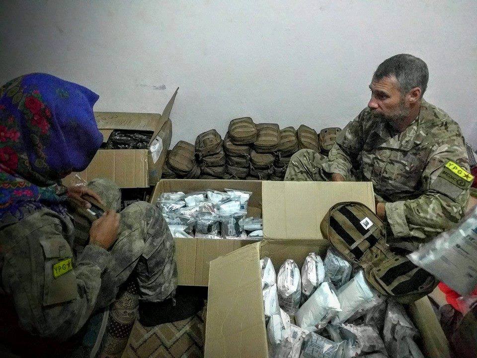 Vatan_Vatan1's tweet photo. HAİN Amerikalılar ve Fransızlar, Almanlar, italyanların  YPG Bölücü terör örgütüne gönderdiği yardım paketleri https://t.co/vO0rK95W3V