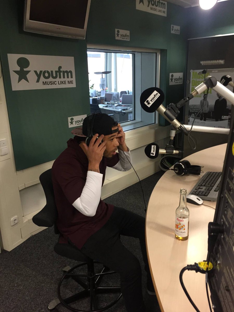 OiyoTweets's tweet photo. Proud to hear one of our songs on the radio for the first time tonight👍 #doublecuplife on youfm 90.4 & Youfm.de https://t.co/NGocYRYV66