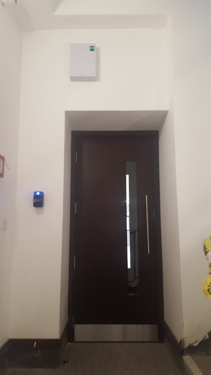 TelsecIP's tweet image. In a customers and I went upstairs and found these two doors errrrrr.. #whatswrongwiththisinstall