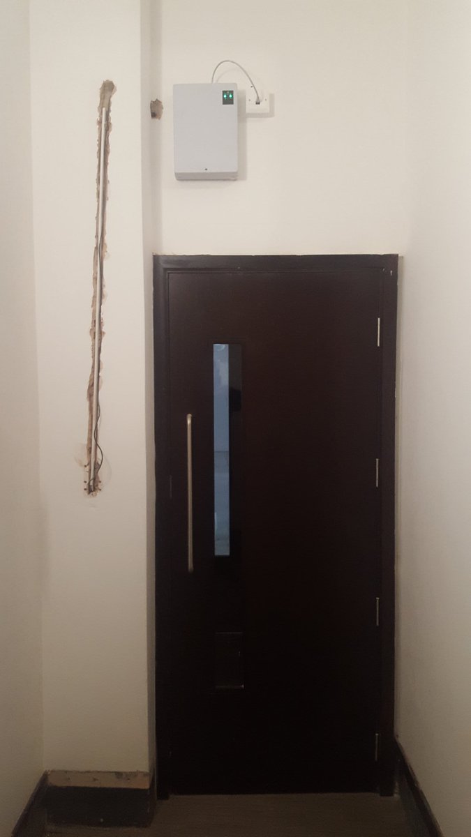 TelsecIP's tweet image. In a customers and I went upstairs and found these two doors errrrrr.. #whatswrongwiththisinstall