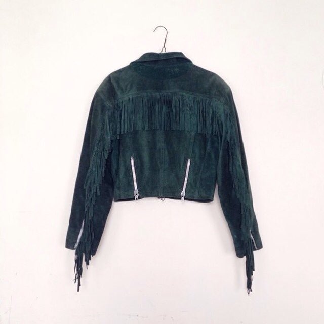DPVintage's tweet photo. Now up on our @depop shop - you don't want to miss out on this sweet ass jacket ! Perfection 👌🏻 https://t.co/b0b5OCkemn