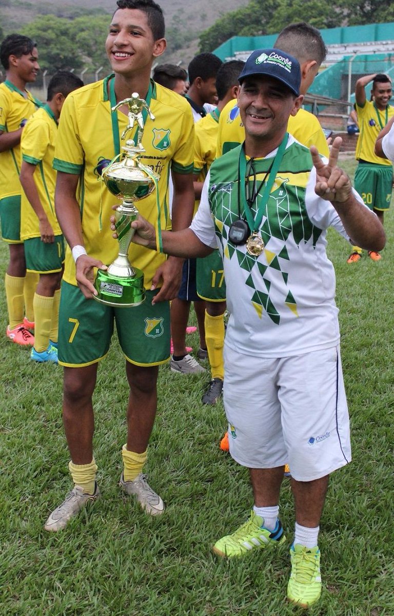 AtleticoHuilaof's tweet photo. [Galería de Imágenes] @AtleticoHuilaof Sub. 15 campeón del Torneo Departamental Prejuvenil. https://t.co/yGuLdRGAdp https://t.co/Ey0tlQGeHJ