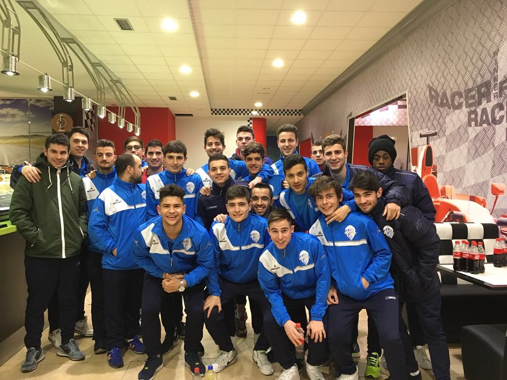 Brais Pedreira y Álex Vila, del Preferente, acompañaron al Juvenil DH a Asturias ourensecf.es/2016/brais-ped… #Somos1