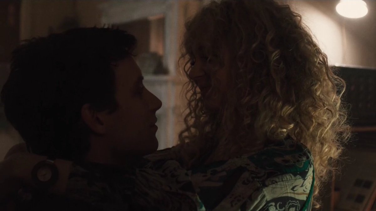 JunoSource's tweet image. "Vinyl" Screen Captures - 1.04 'He in Racist Fire' - juno-temple.com/2016/03/vinyl-… #junotemple #VinylHBO