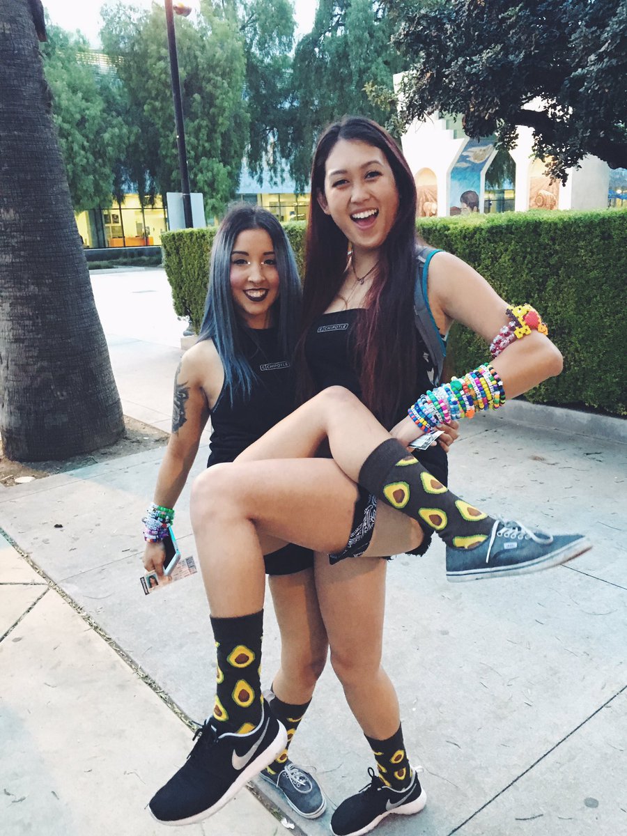 sheilsforreals's tweet photo. Guac is extra @Uhmanduuh_ @djcarnage #chipotlegangaf #chipotlebae #ravebae #itsanavocado https://t.co/cTYRkYWcCa
