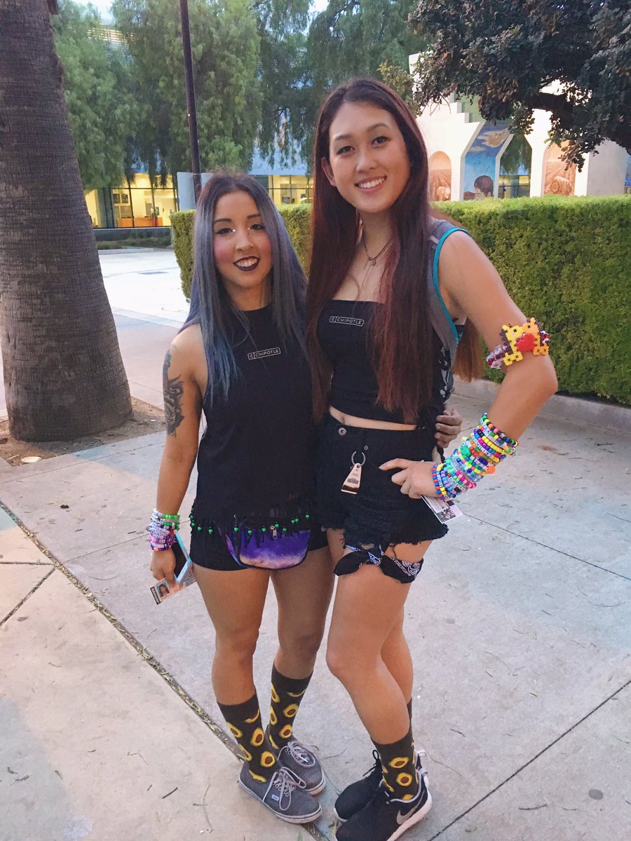 sheilsforreals's tweet photo. Guac is extra @Uhmanduuh_ @djcarnage #chipotlegangaf #chipotlebae #ravebae #itsanavocado https://t.co/cTYRkYWcCa