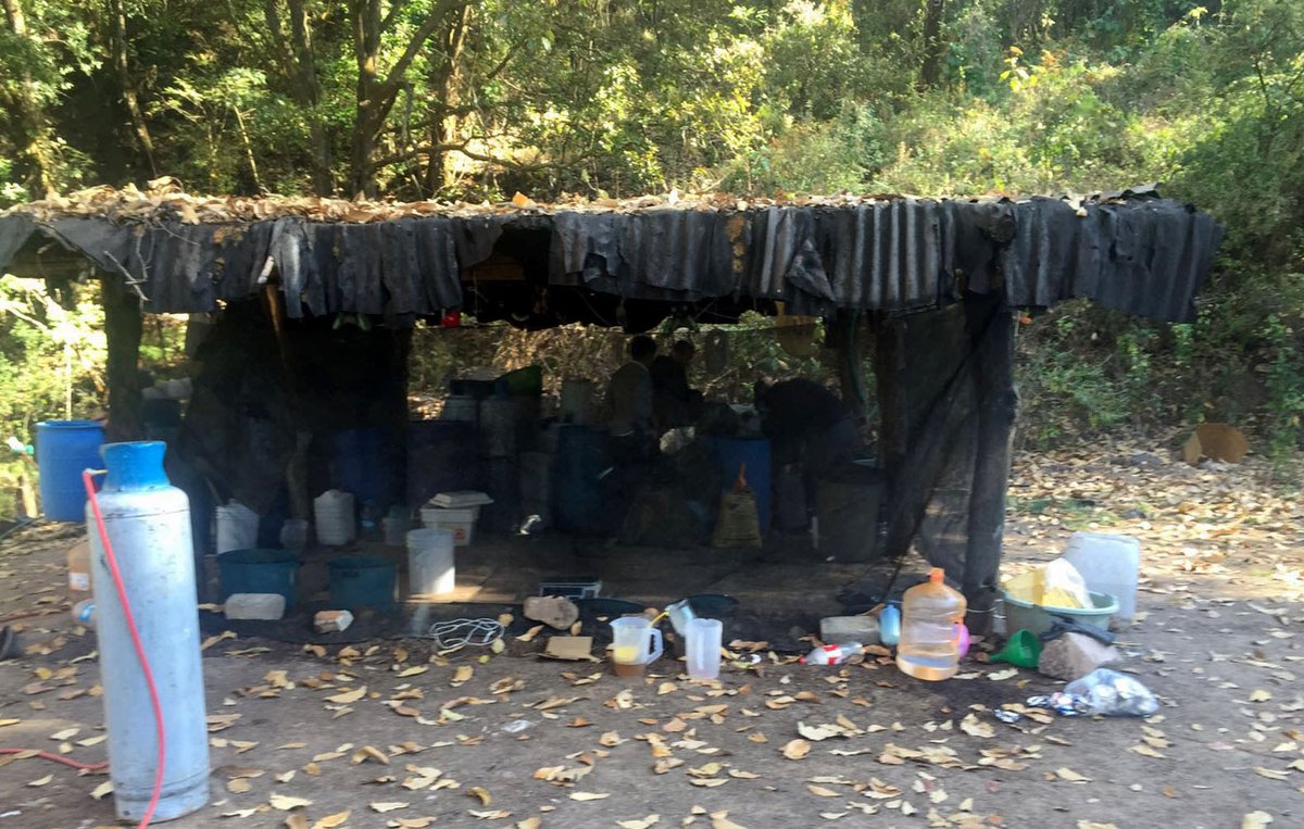 Desmantelan laboratorio clandestino de drogas en Michoacán - Cdj3M68UkAAtcRL