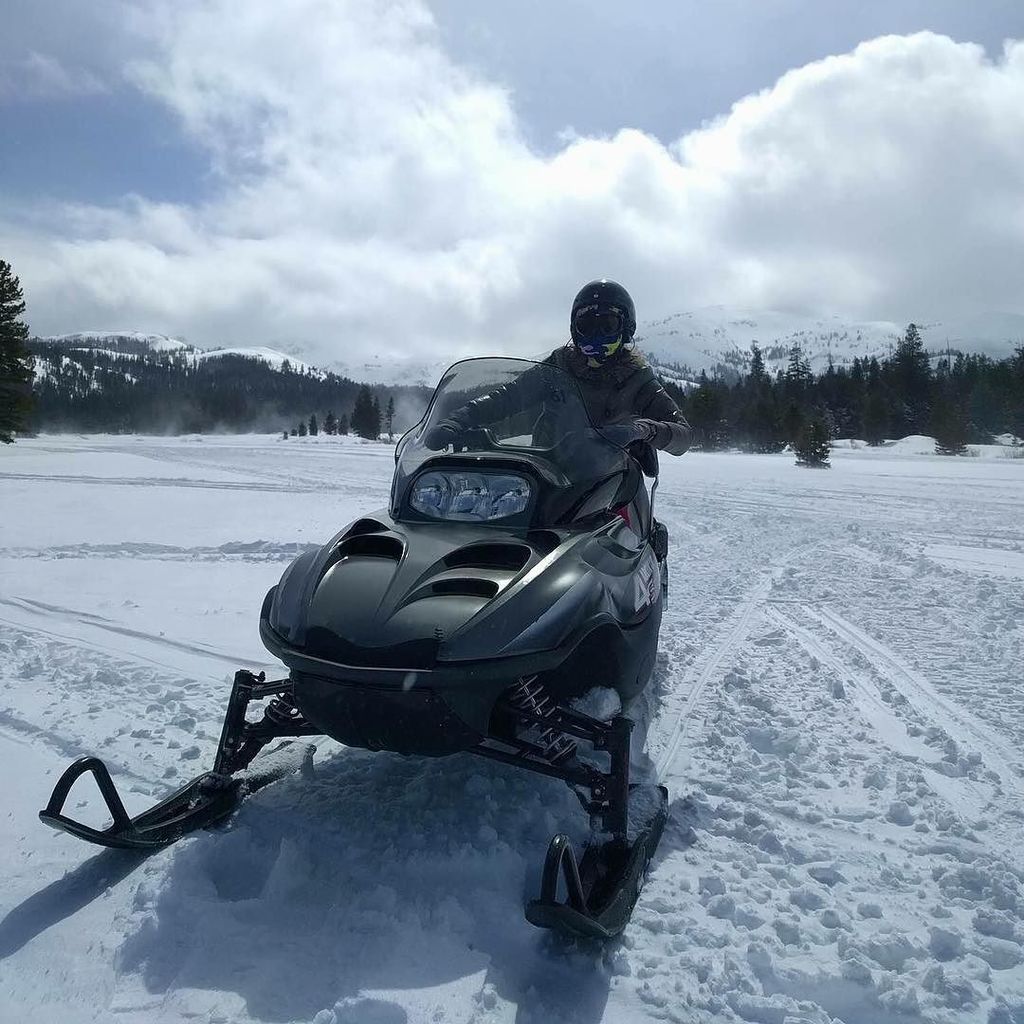 SnowmobileFotos's tweet photo. #Snowmobile Foto: By Instagram babybabyyoo https://t.co/AafREoyERV #snowmobile #laketahoe #snow #letitsnow #newadv… https://t.co/TAoBwUJtIi