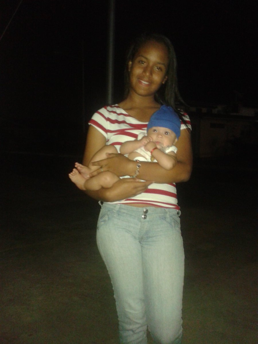 AmbarVv's tweet photo. Una Aquí Con Mi Niñii ,..!! 
#TeAdoroIsabella😚😍😳😘
#DeNana,.! LaAmo<3 https://t.co/EkUVwRs0YH