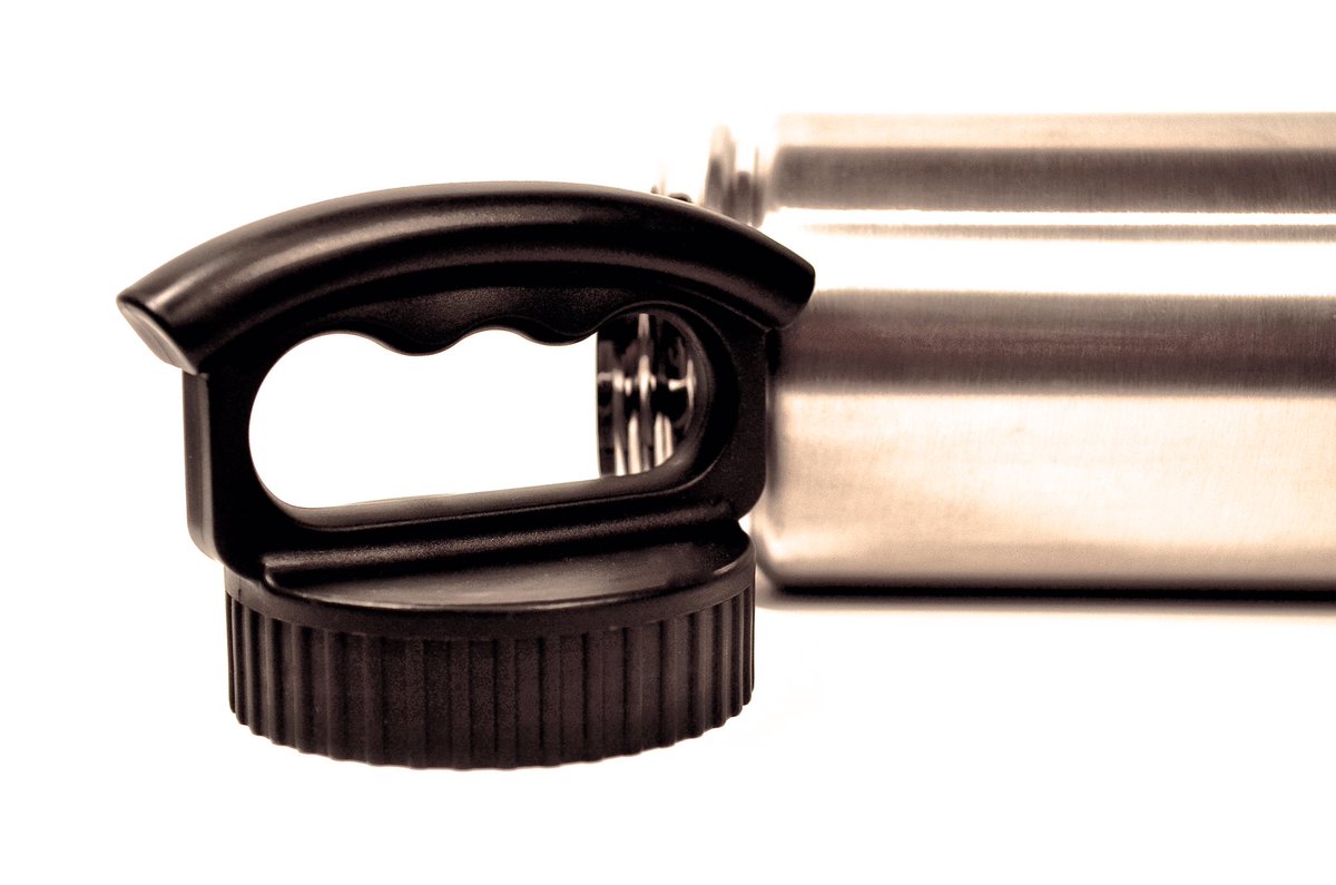 HydrationBottle's tweet photo. New three finger grip lids for 18oz, 40oz, and 64oz Barrel Growler now up for sale!!! https://t.co/uRLtbYekQP