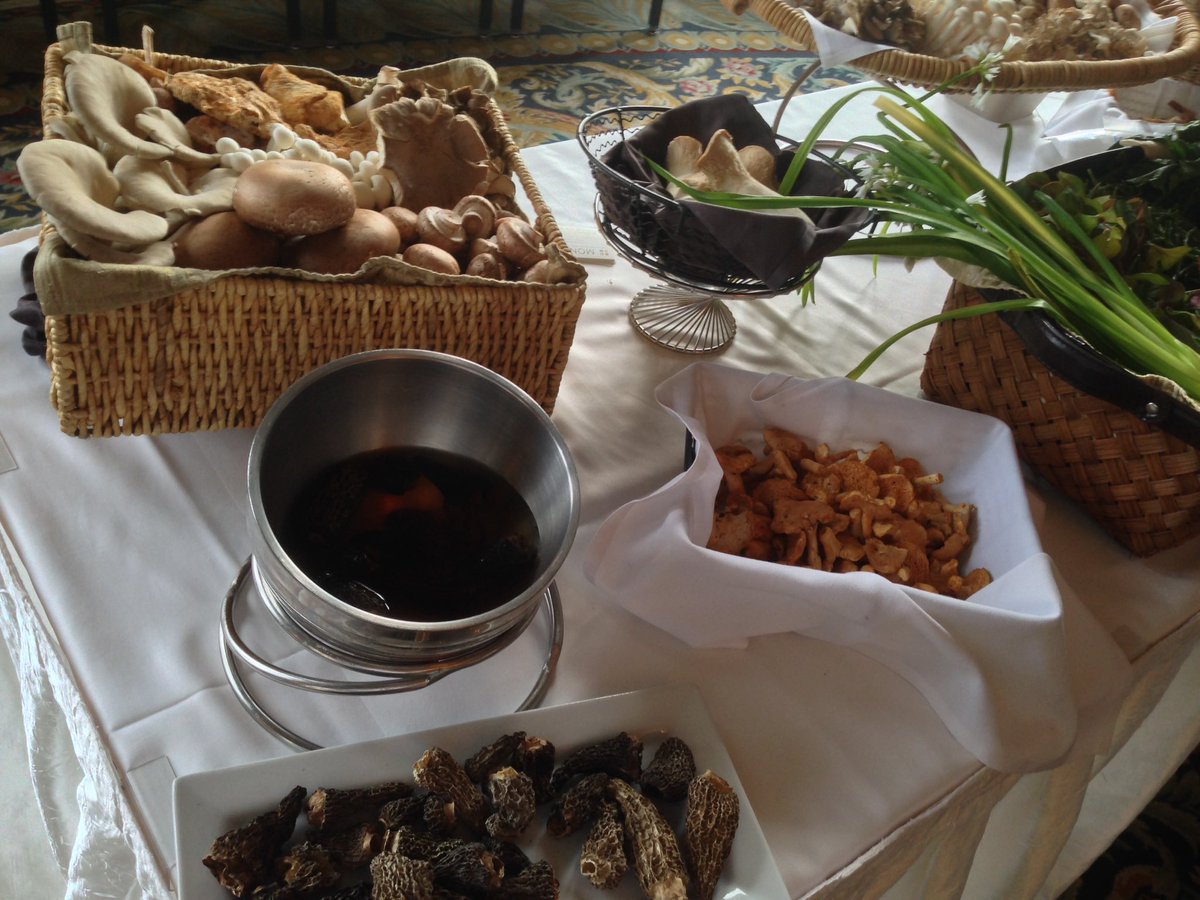 Chef_Jost's tweet photo. Ready for @CCFyeg workshop about mushrooms @FairmontMAC #yegfood https://t.co/jrobaWn29w