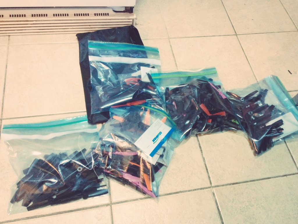 pillowcase1's tweet photo. #fpv sorting props https://t.co/FQEVOWTW7E