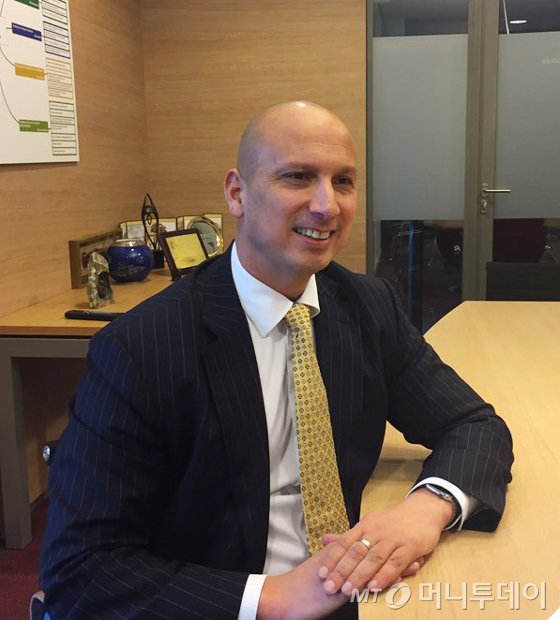 [머니투데이] "이민자도 통계청장 될 수 있어요"
- 친아초이 네덜란드 통계청장
▶goo.gl/Md2gny
#이자스민 #새누리당 #비례대표 #이민정책 #네덜란드