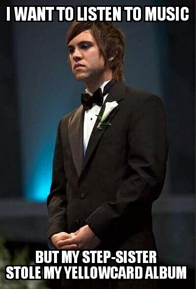 LolaMurder's tweet photo. @the_small_hands I had to go with the obvious for the first one #emo #SmallHandsProblems https://t.co/7FLM2b3LGs