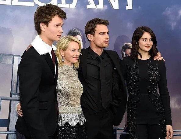 krolsuicide's tweet photo. Amo tanto que até dói ❤ #AllegiantPremiere❤ https://t.co/ZTIChGeYCj