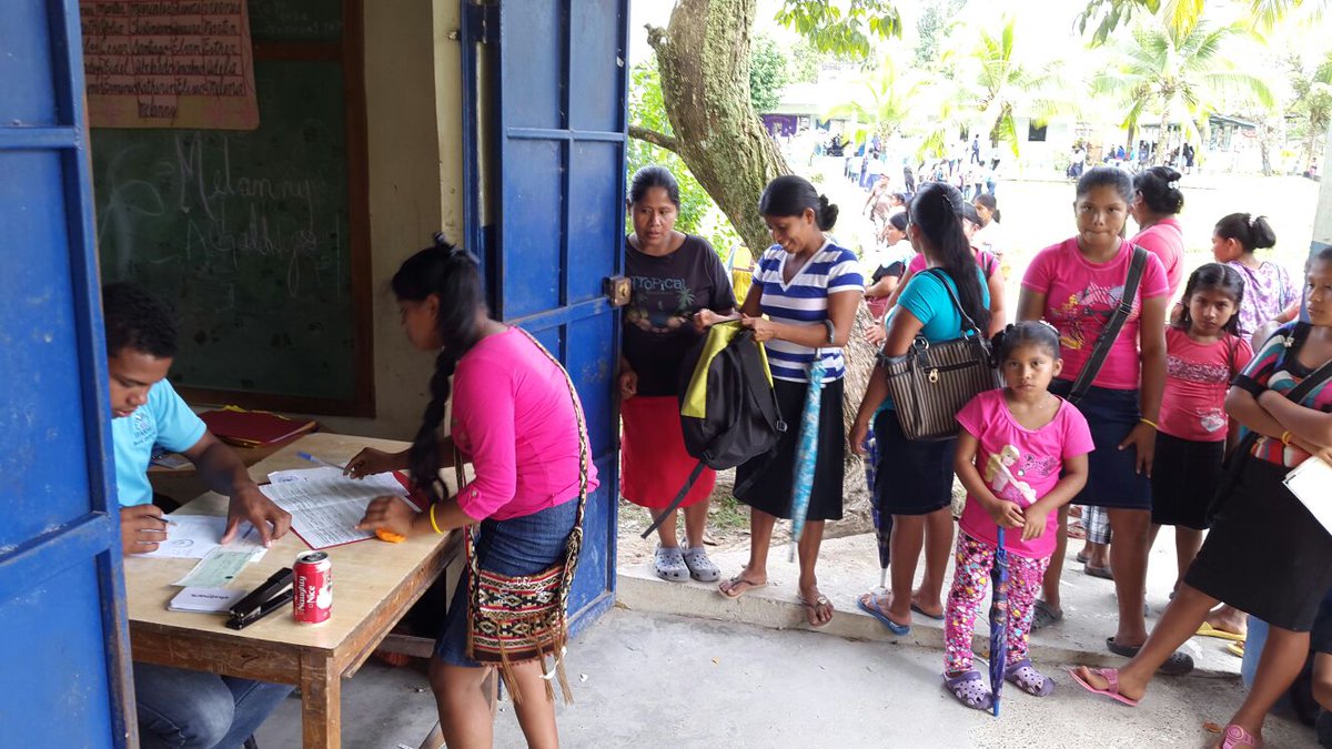 IFARHU's tweet photo. Llegamos a todo el país; pago de la #BecaUniversal y Planilla Global en la Escuela Ñuri, comarca Ngäbe Buglé. https://t.co/0oY2eCGhG8