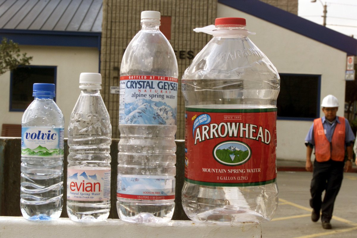 AmericaKnowsHow's tweet photo. Great news for our oceans and landfills: newly discovered bacteria can eat plastic bottles https://t.co/rhn6nRz4We https://t.co/yK7pENHZrU
