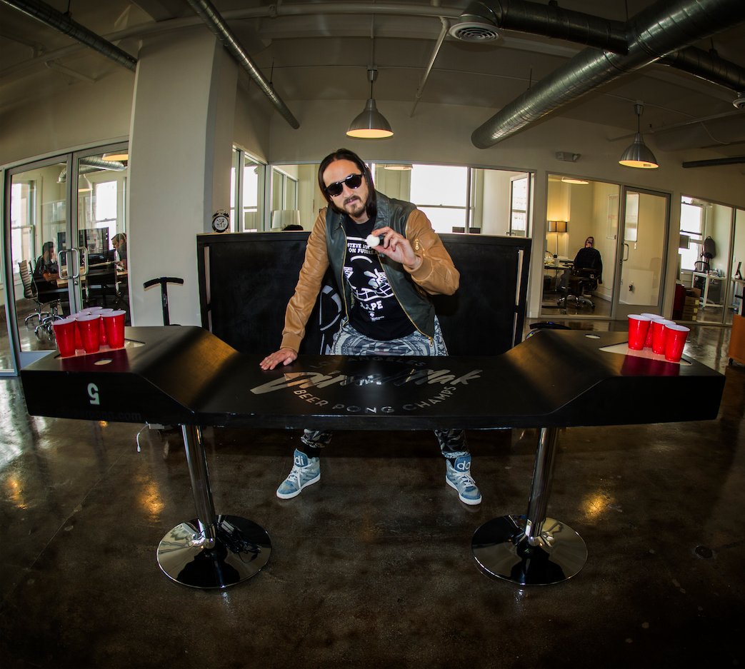 a little #AokiBeerPong aka #GreenTea during office hours. cc: @DimMak @c5_beerpong https://t.co/ZXFiey5gJc