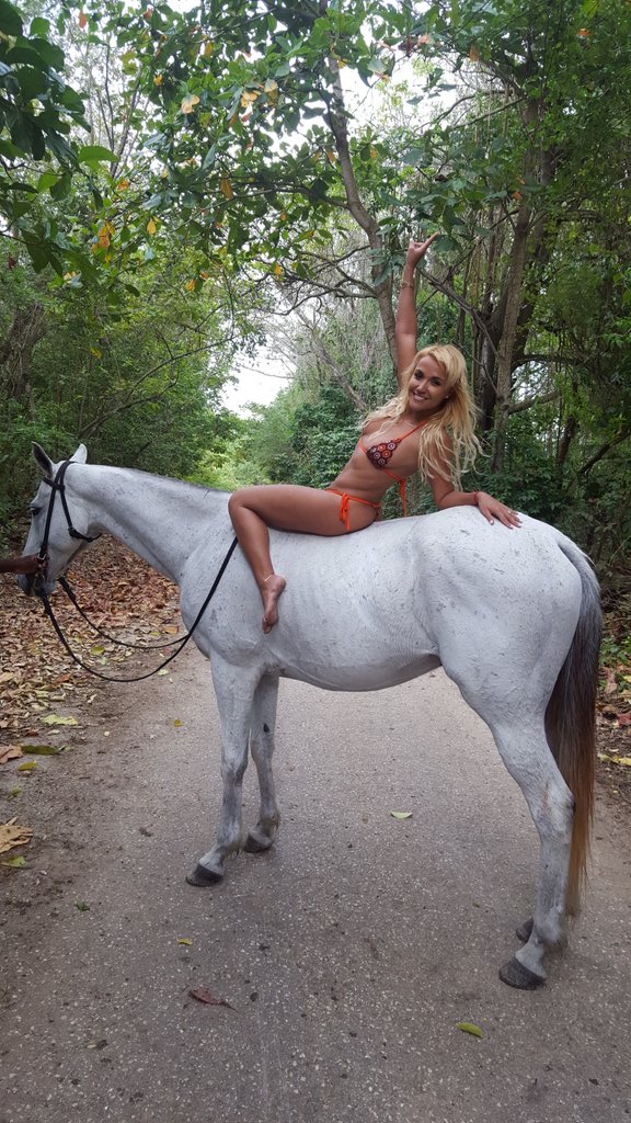 EnergyJenny's tweet photo. Some shots with my phone 4 now! 😆 #ilovehorses #photoshoot #jamaica #montegobay #chukka #miamitv #travelwire #bikini https://t.co/QgeVLdHhnl