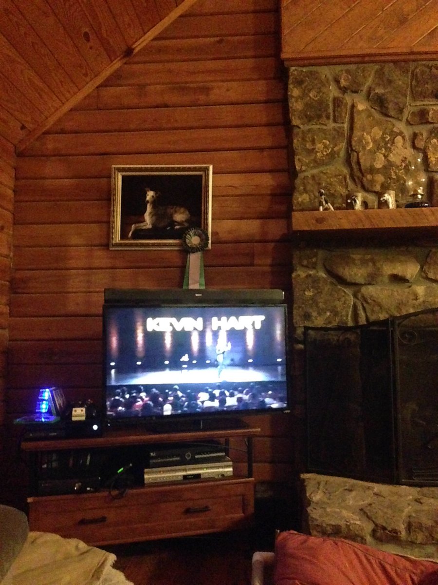 jacob_y36's tweet photo. Watching @KevinHart4real "seriously funny" and I have to say... This is seriously funny😂😂😂😂 #ITSABOUTTOGODOWN https://t.co/wdGa9WkqKl