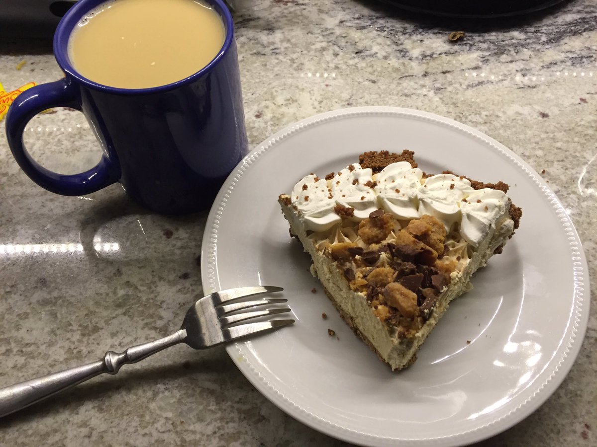 Pie_Cast's tweet photo. Getting down to business with a slice of reese's pie courtesy of @EdwardsDesserts #PiDay2016 #PieDay #occupie https://t.co/09rraYxldy