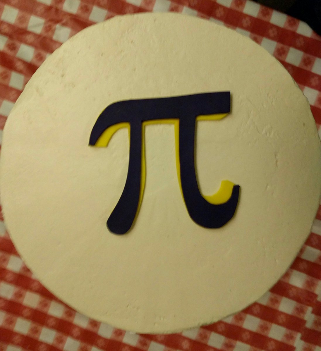jaredlander's tweet photo. Happy #piday! #pi #picake #PiDay2016 https://t.co/4tNsjAIL4P