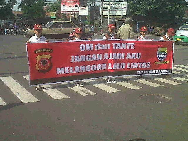 Via <a href="/yosepK1/">YosepK</a> : siap untuk selalu tertib dijalan.