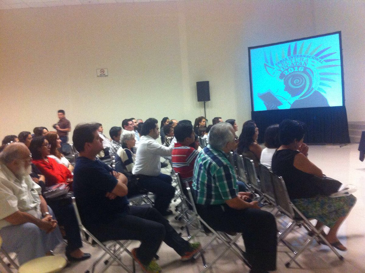 SomosProceso's tweet photo. @jenarovillamil hablando sobre #periodismo y #RedesSociales en la @FILEYmx 

#ViveFiley
#ProcesoEnFILEY https://t.co/MWSx0ivVXn